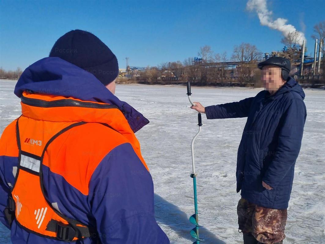 Костромских рыбаков, выходящих на опасный весенний лёд, начали штрафовать