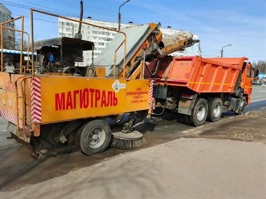 Десятки километров костромских дорог уже очистили от зимней грязи и мусора