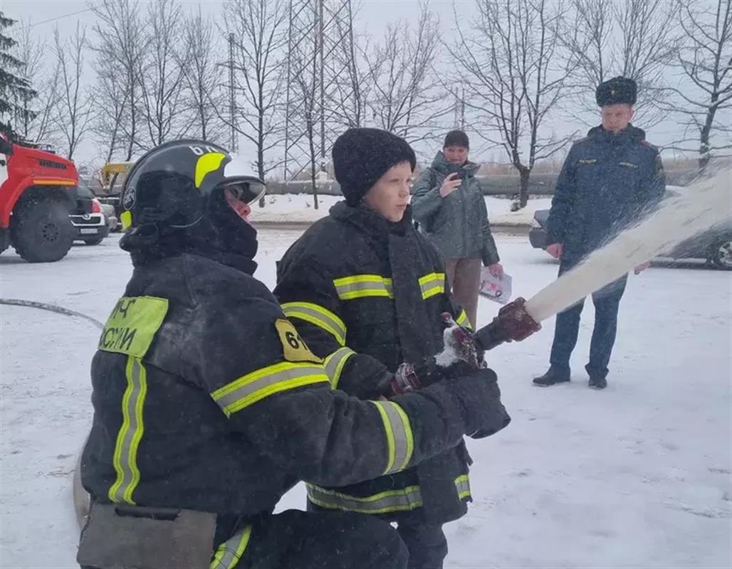 «Ёлка желаний»: глава МЧС России исполнил мечту юного костромича