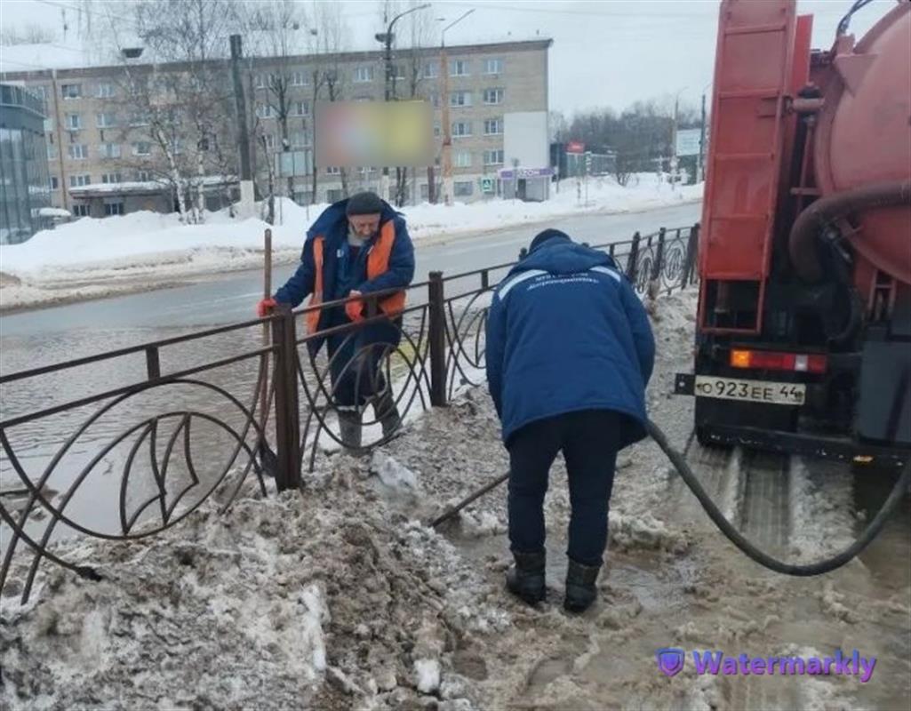 Костромские коммунальщики готовятся к отведению талых вод с проезжей части
