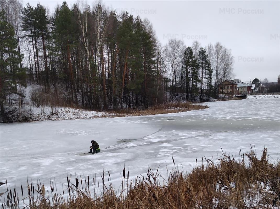 Костромичам рекомендуют воздержаться от выхода на тонкий лёд водоёмов