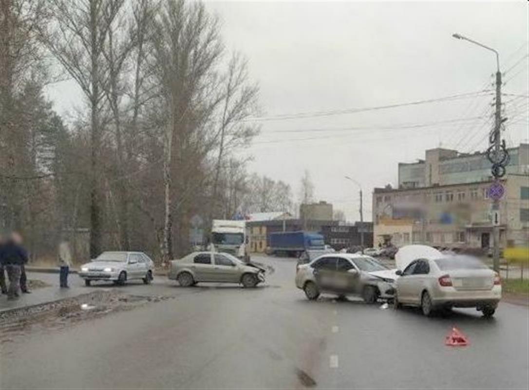 «Не уступил дорогу»: в Костроме четыре человека пострадали в ДТП 