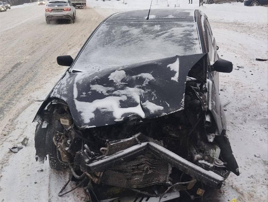 Три человека пострадали в ДТП с иномарками в Костроме 