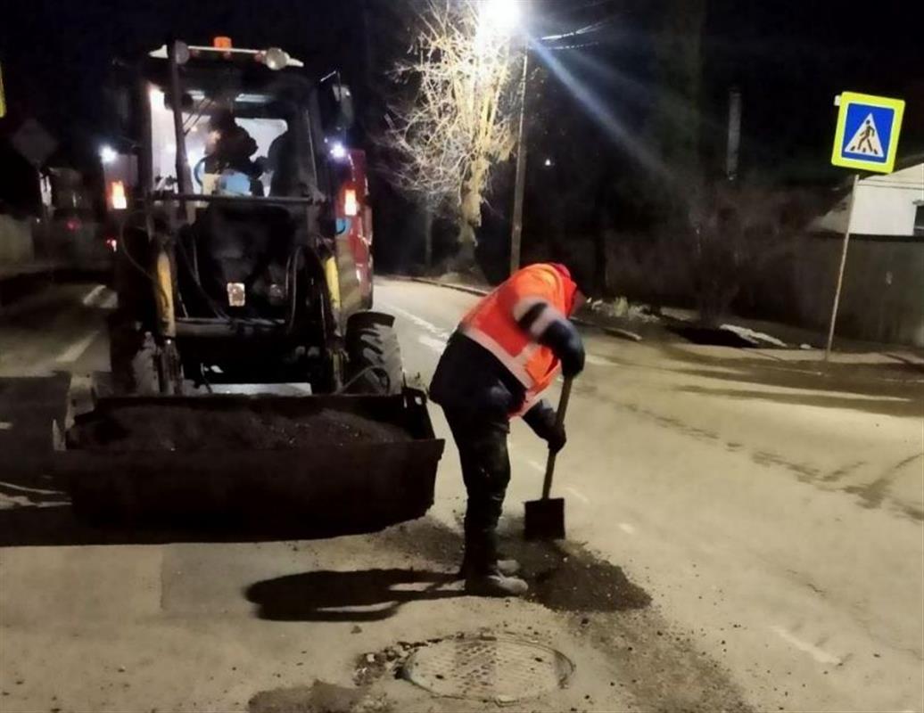 На костромских дорогах устраняют дефекты асфальтового покрытия
