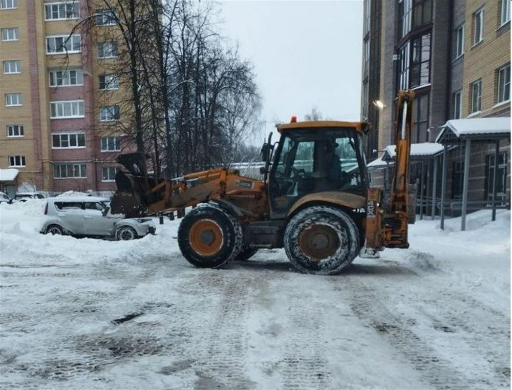 В Костроме усилен контроль за расчисткой снега у жилых домов и торговых центров
