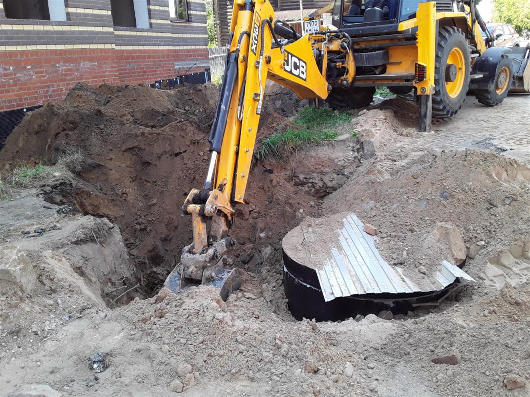 Участок улицы Ткачей в Костроме перекрыли для транспорта из-за ремонта коллектора 