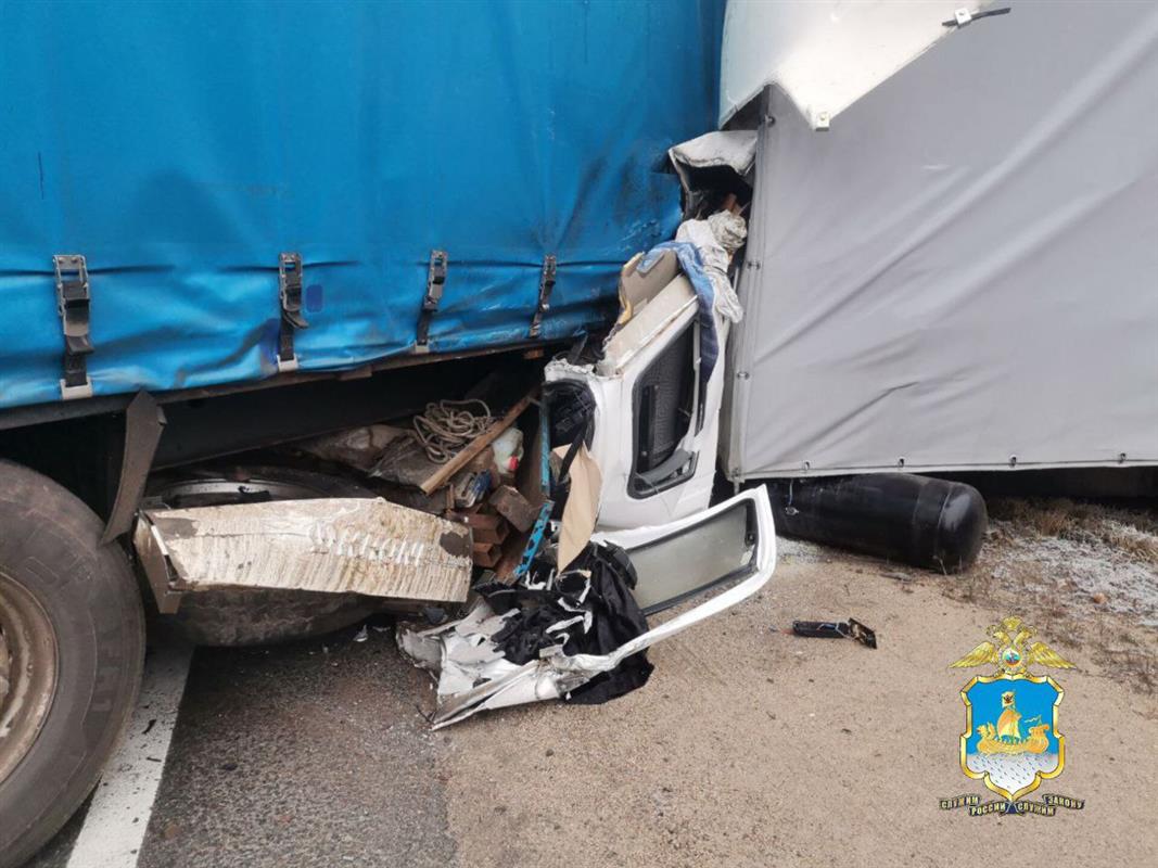 Два человека погибли в массовом ДТП с фурой на костромской трассе