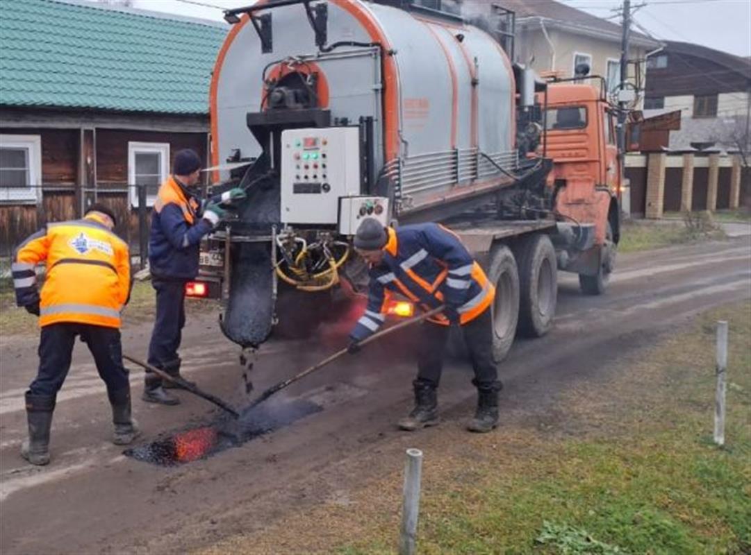 Дорожные ремонты ведутся в разных районах Костромы