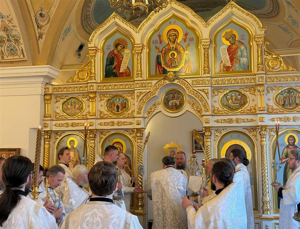 В костромском Ильинском храме освятили восстановленные приделы