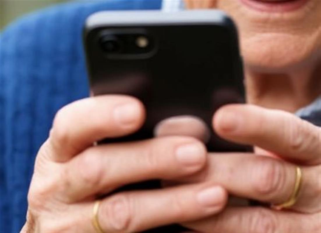 Костромская пенсионерка сообщила код из смс неизвестному и осталась без денег