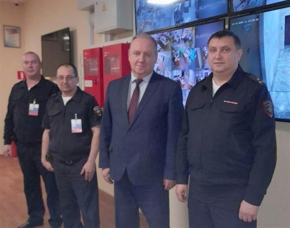 «Для тех, кто на посту»: костромичи, работающие в Новый год, принимают поздравления 