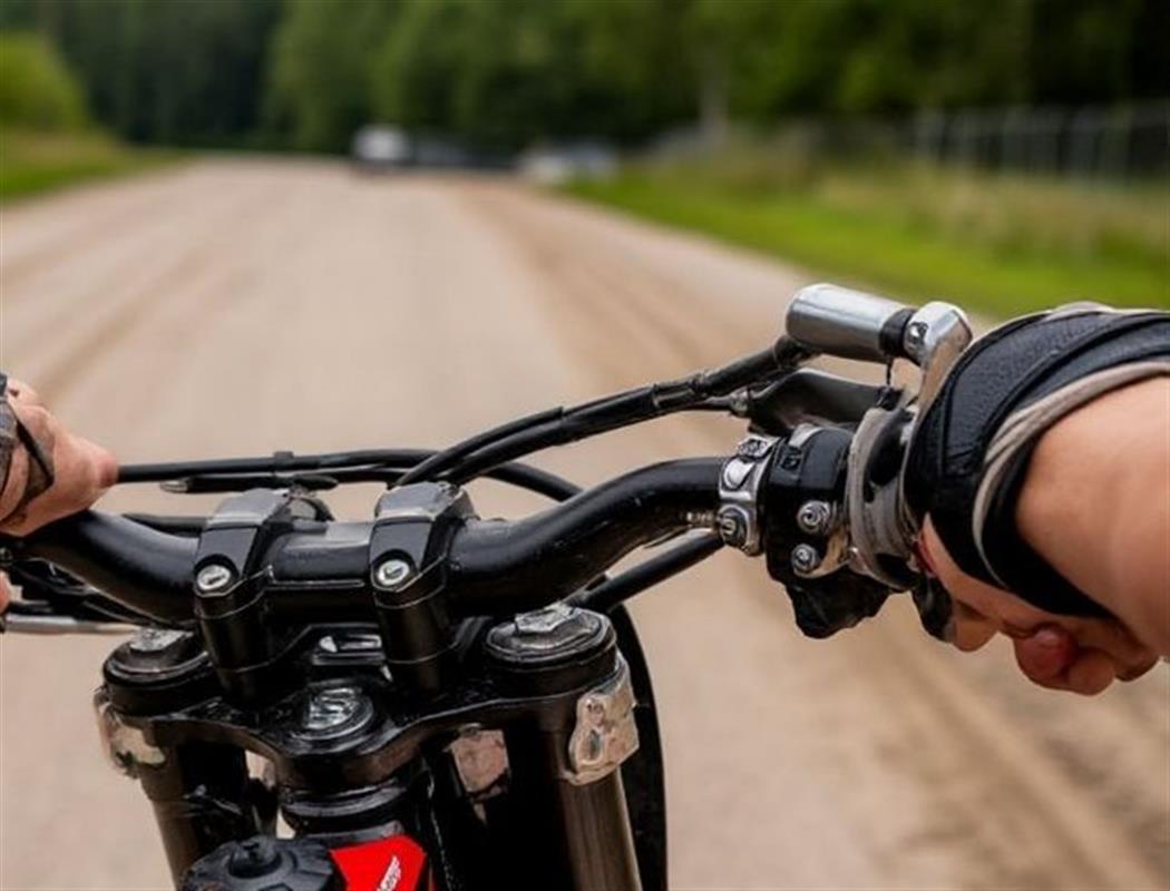 В Костромском районе подростки на питбайке пытались скрыться от автоинспекторов