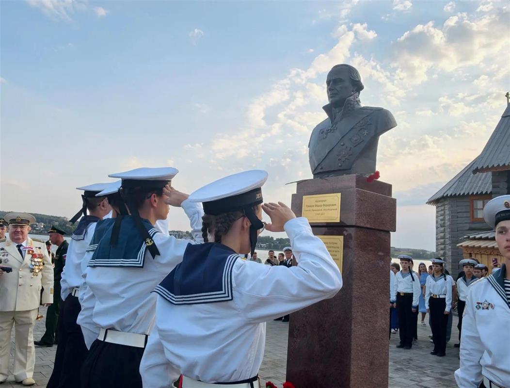 В Костроме положено начало Аллее адмиралов на набережной Волги