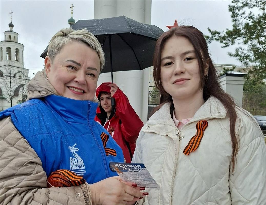 «Символ Победы»: волонтёры вручают костромичам георгиевские ленты