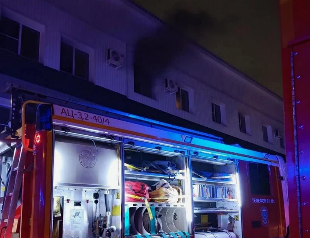 В МЧС назвали предполагаемую причину пожара в здании на проспекте Мира в Костроме
