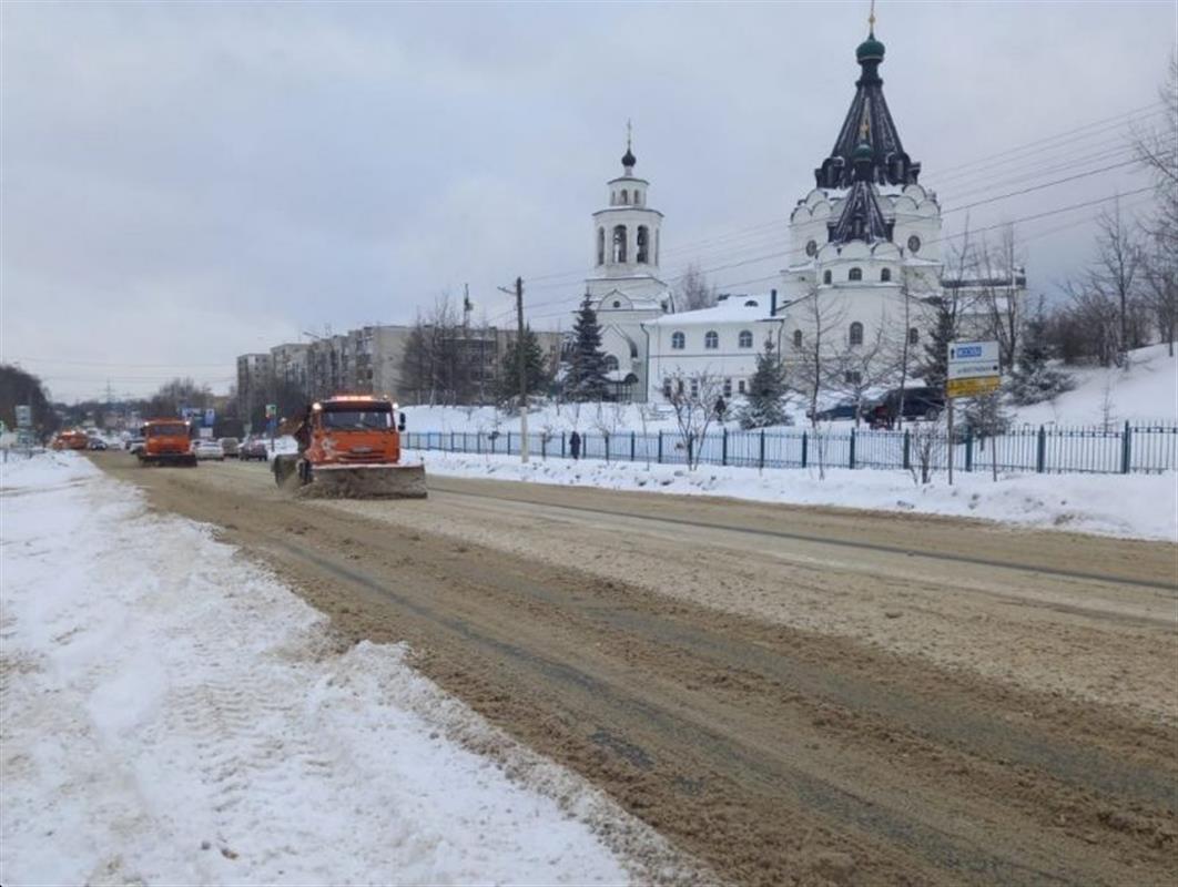 Костромские дорожники ликвидируют последствия снегопада 
