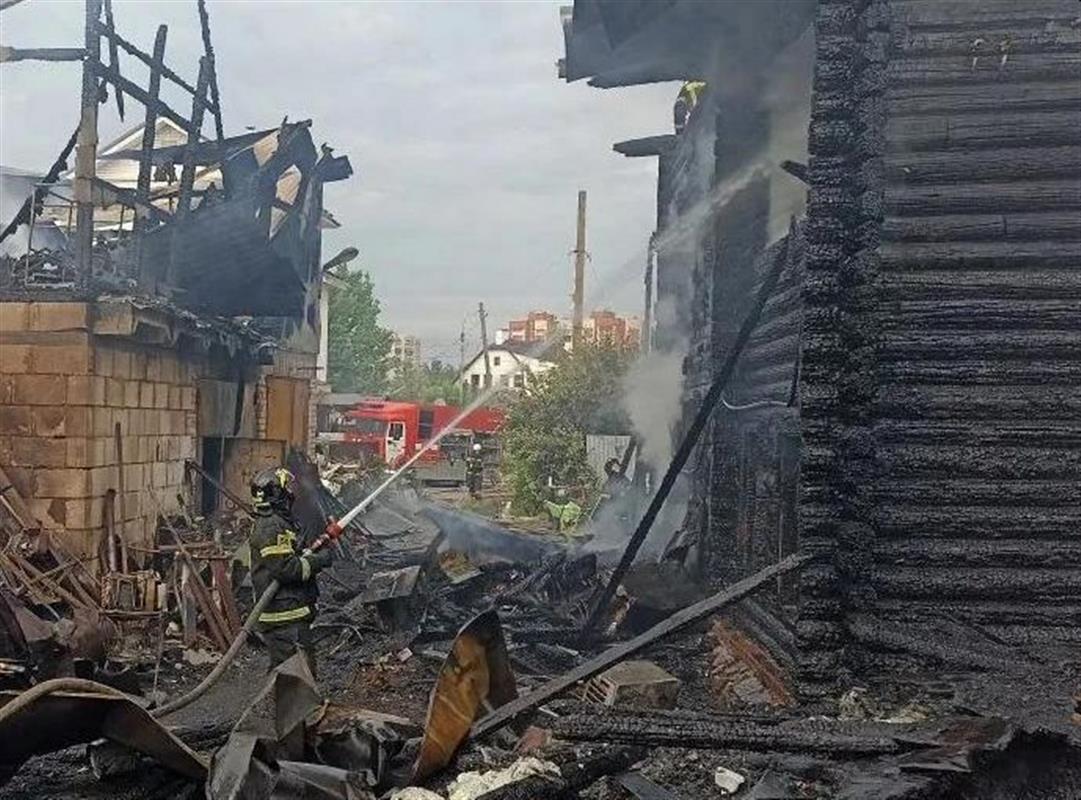 В Костроме ночью загорелся дом на улице 8 марта 