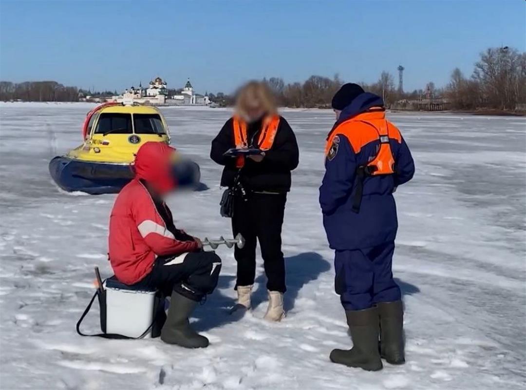 Костромичей предупреждают об опасности выхода на весенний лёд водоёмов