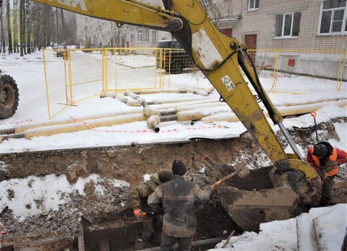 Подрядчики продолжают капремонты теплосетей в Костроме