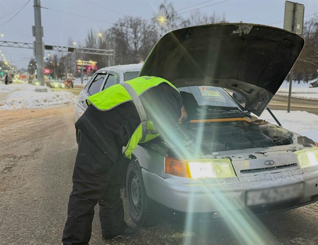 Автоинспекторы выявляют «ослепительные авто» на костромских дорогах