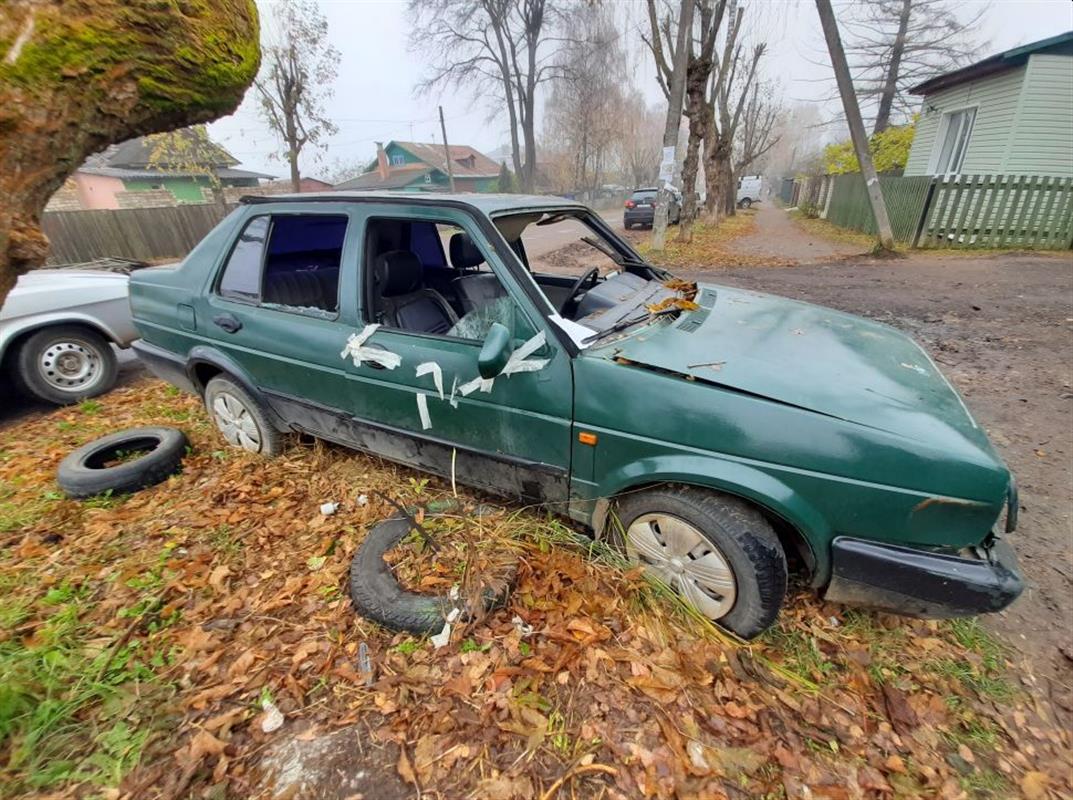 С костромских улиц убирают брошенный жителями автохлам