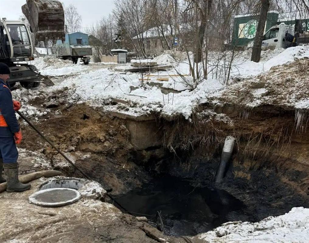 «Костромагорводоканал» меняет участок канализационного коллектора на Речном проспекте