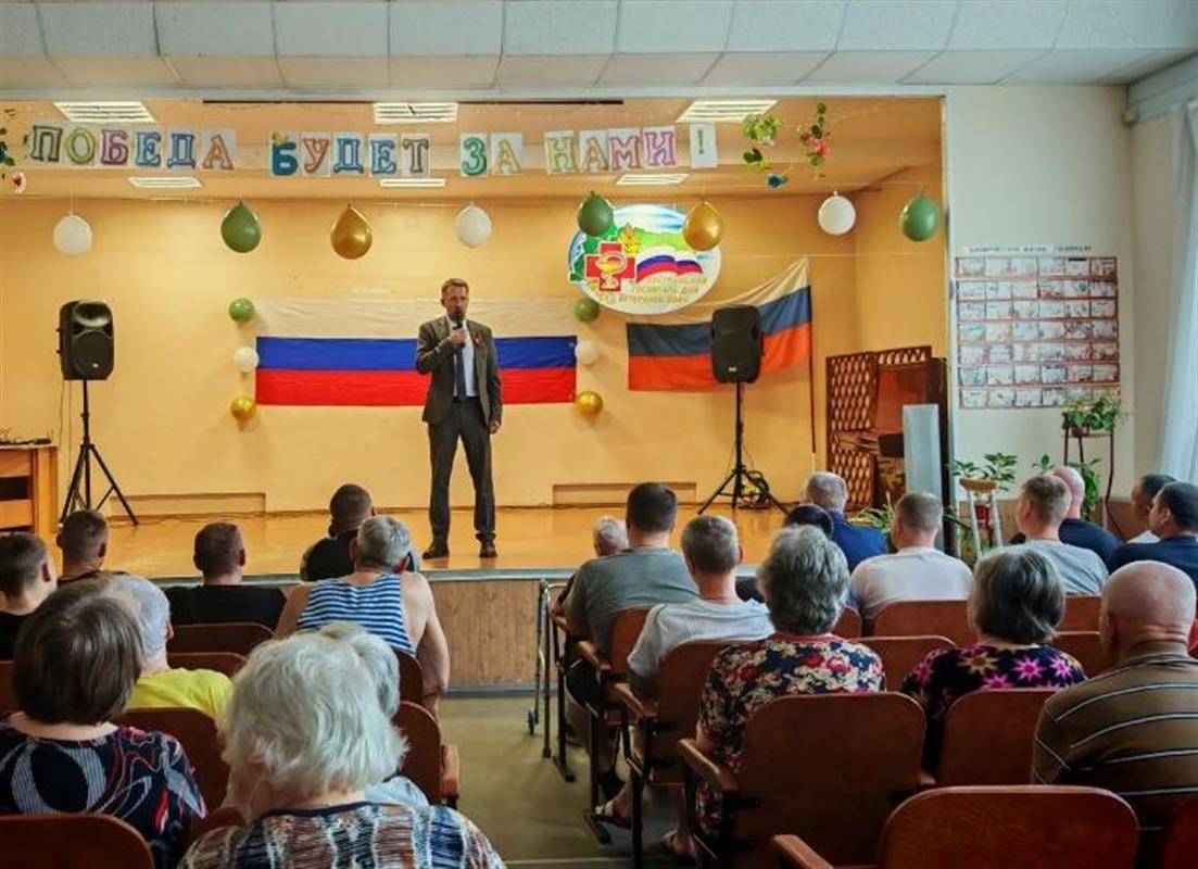 Участников СВО, проходящих лечение в костромском госпитале, поздравили с Днём Победы
