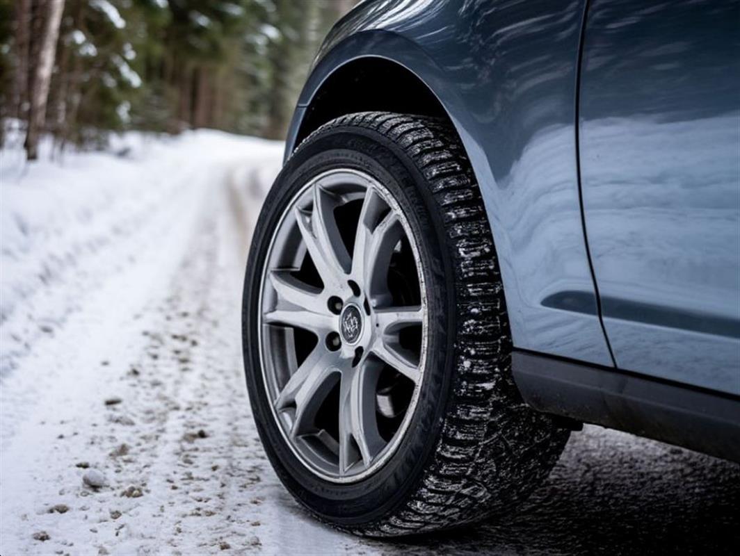 При столкновении двух автомобилей на костромской трассе пострадал водитель