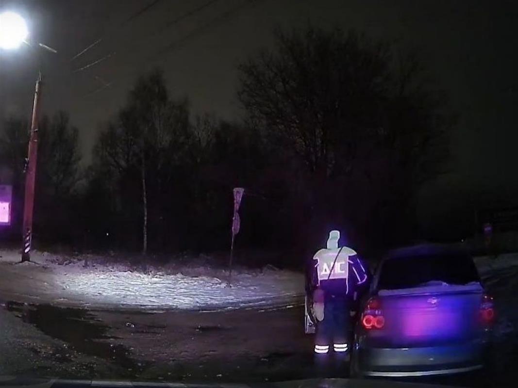 Госавтоинспекторы задержали нетрезвого водителя, разъезжавшего по Костроме
