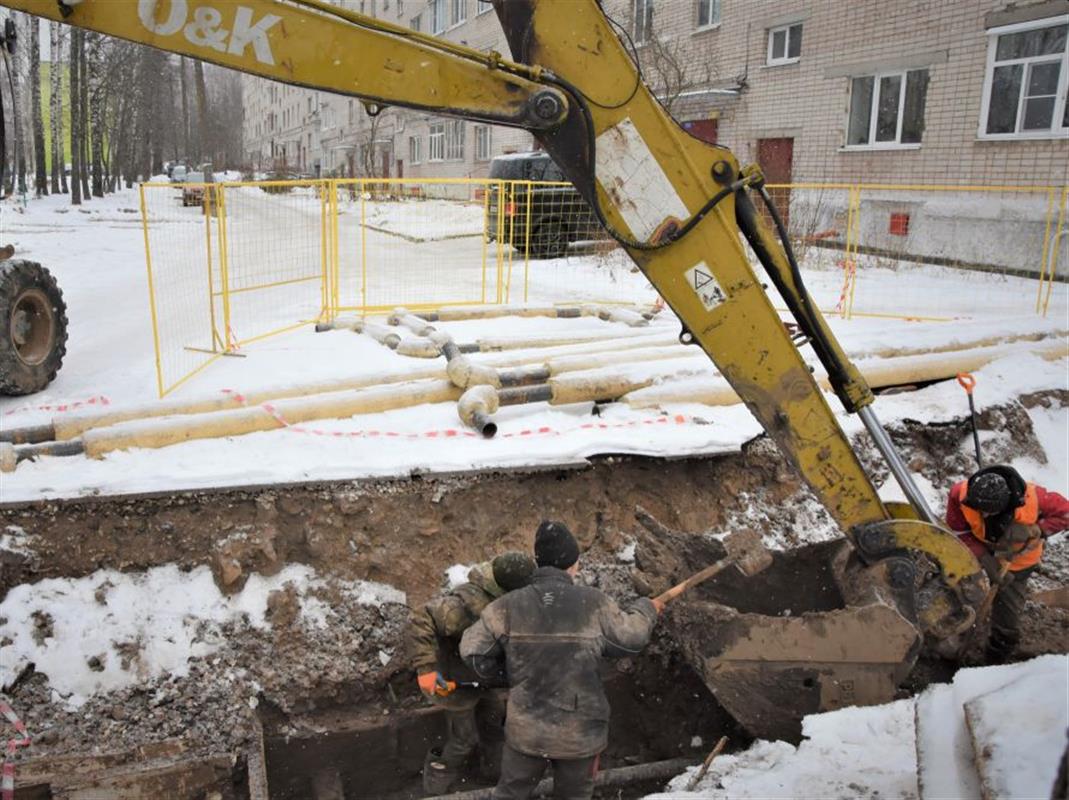 У костромских ремонтных бригад сегодня в работе 23 участка тепловых сетей