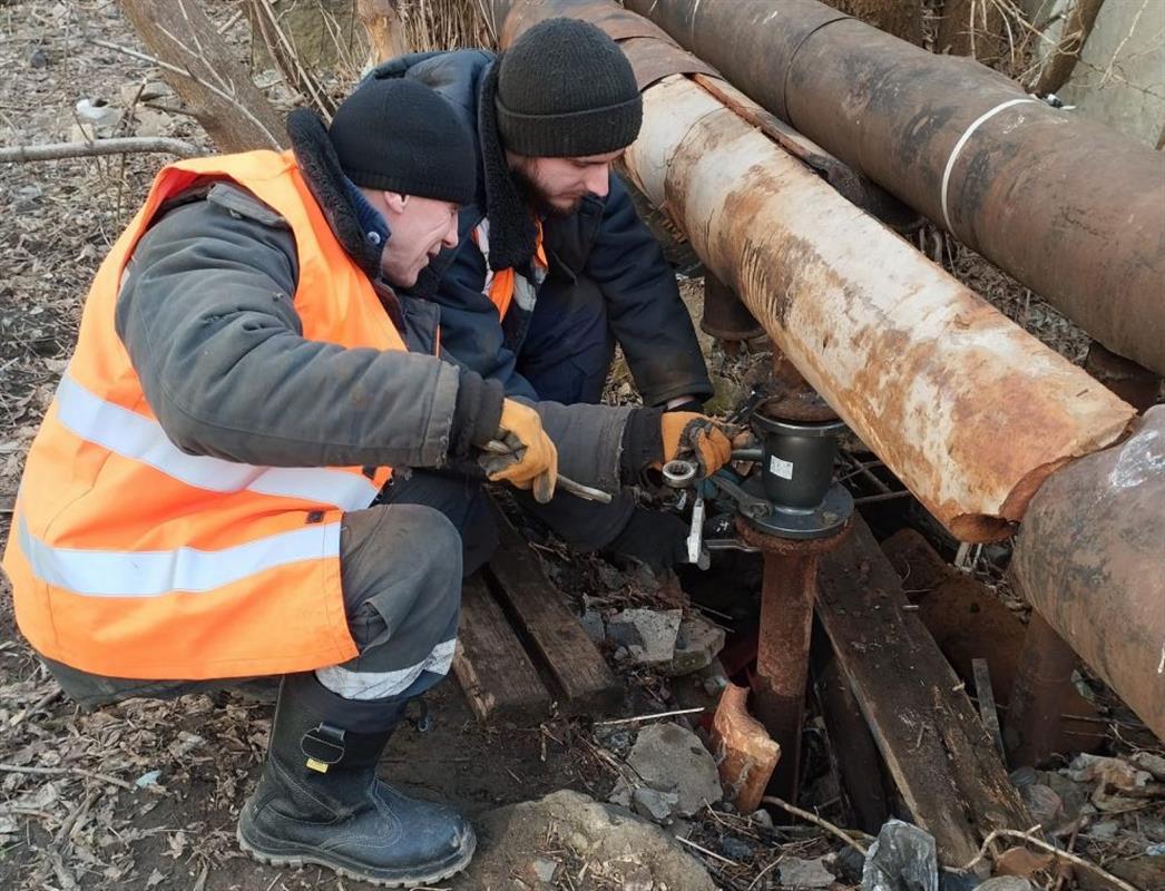 В Костроме специалисты устраняют повреждения на тепловых сетях