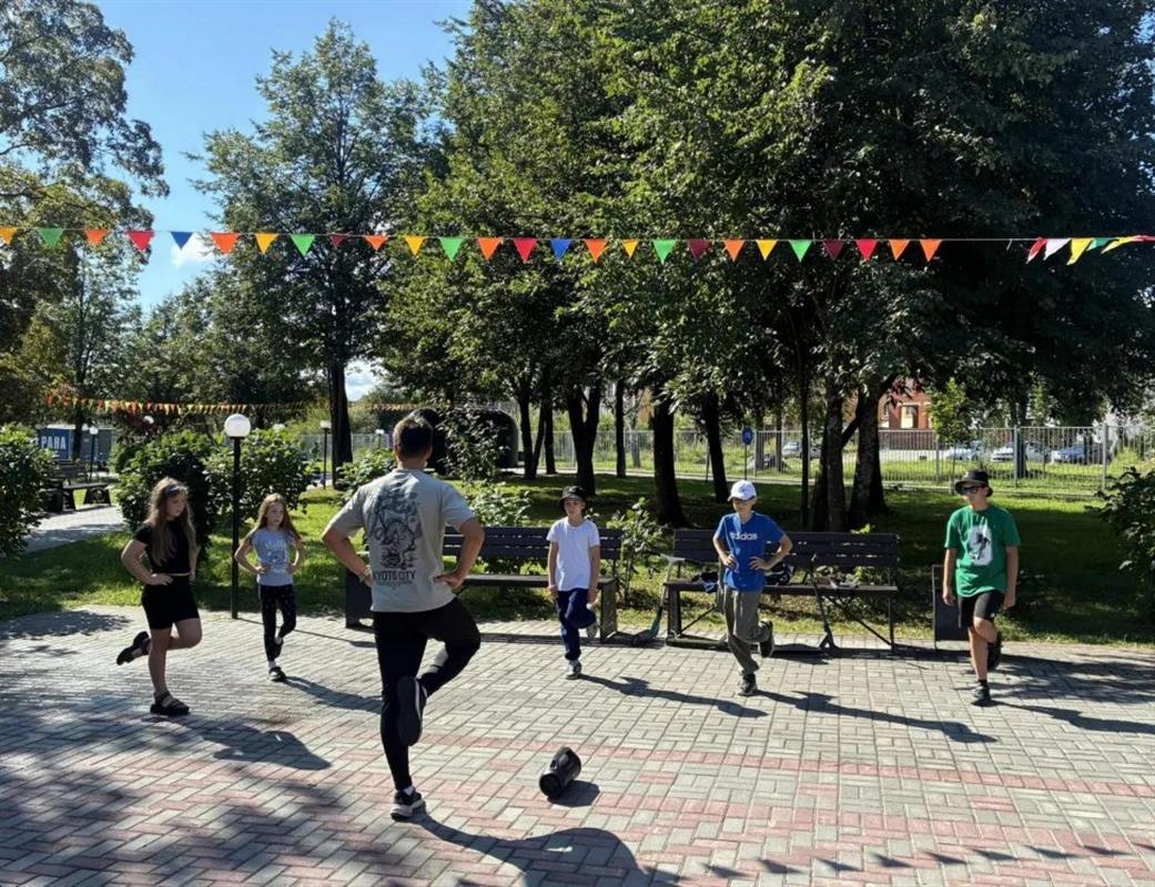 Сделать зарядку, сразиться в шахматы, потанцевать на дискотеке: вторник в парках Костромы