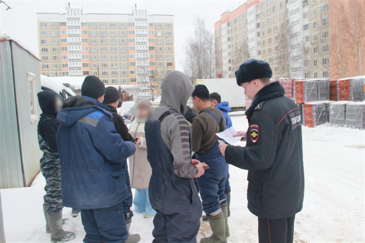Возбуждено уголовно дело в отношении костромички, прописавшей у себя мигрантов